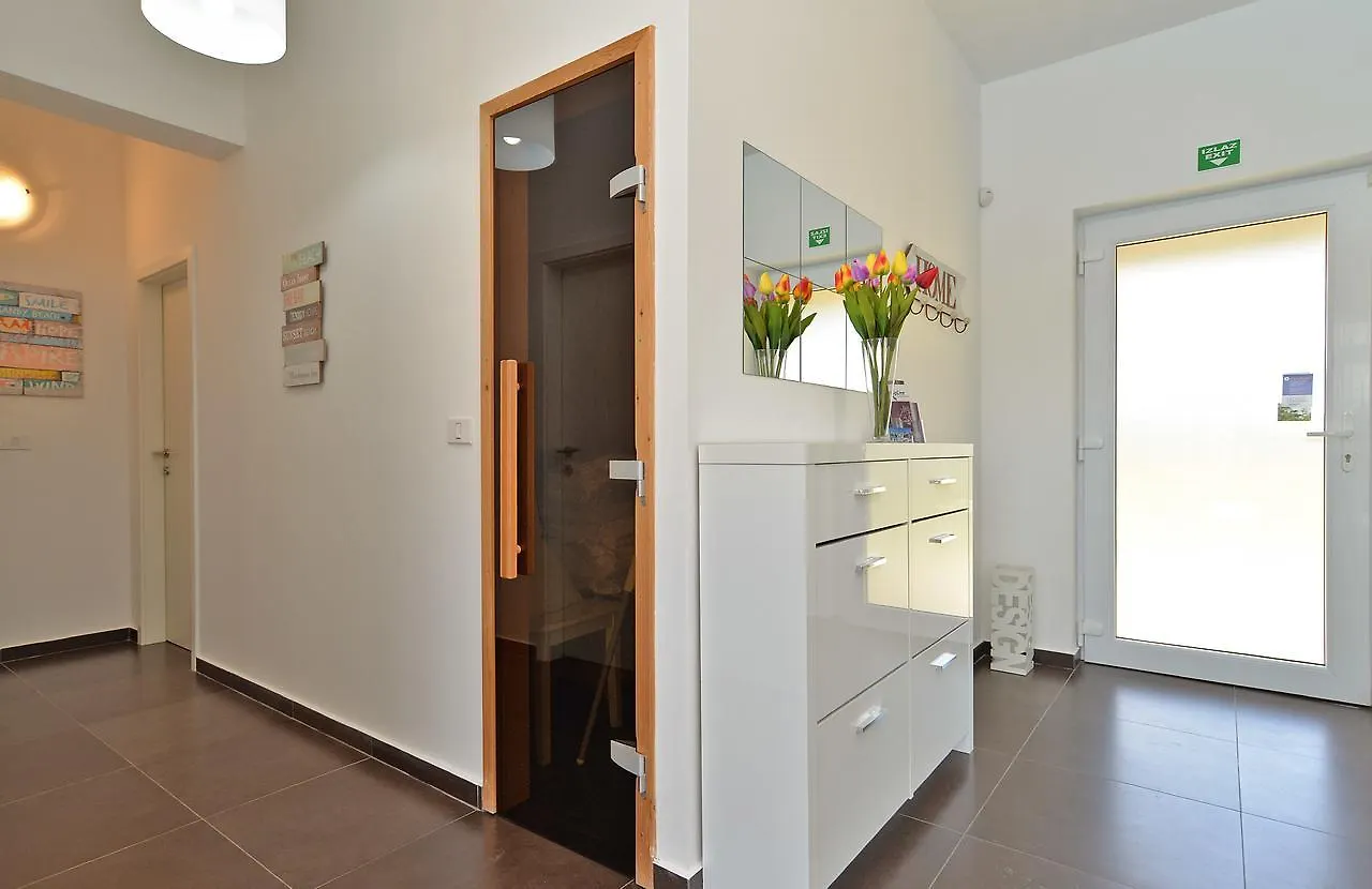 Villa 1519 Žminj 0*,